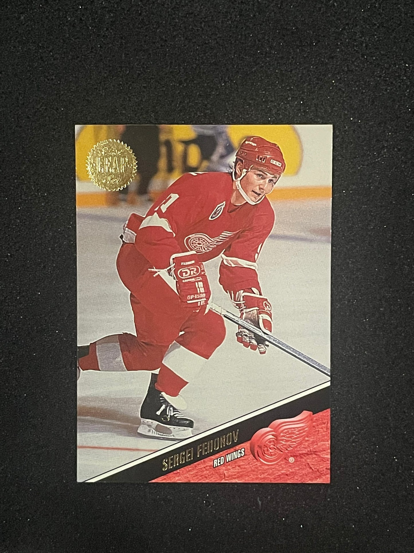 1993-94 Leaf Studio Sergei Fedorov #129 Detroit Red Wings Insert Card