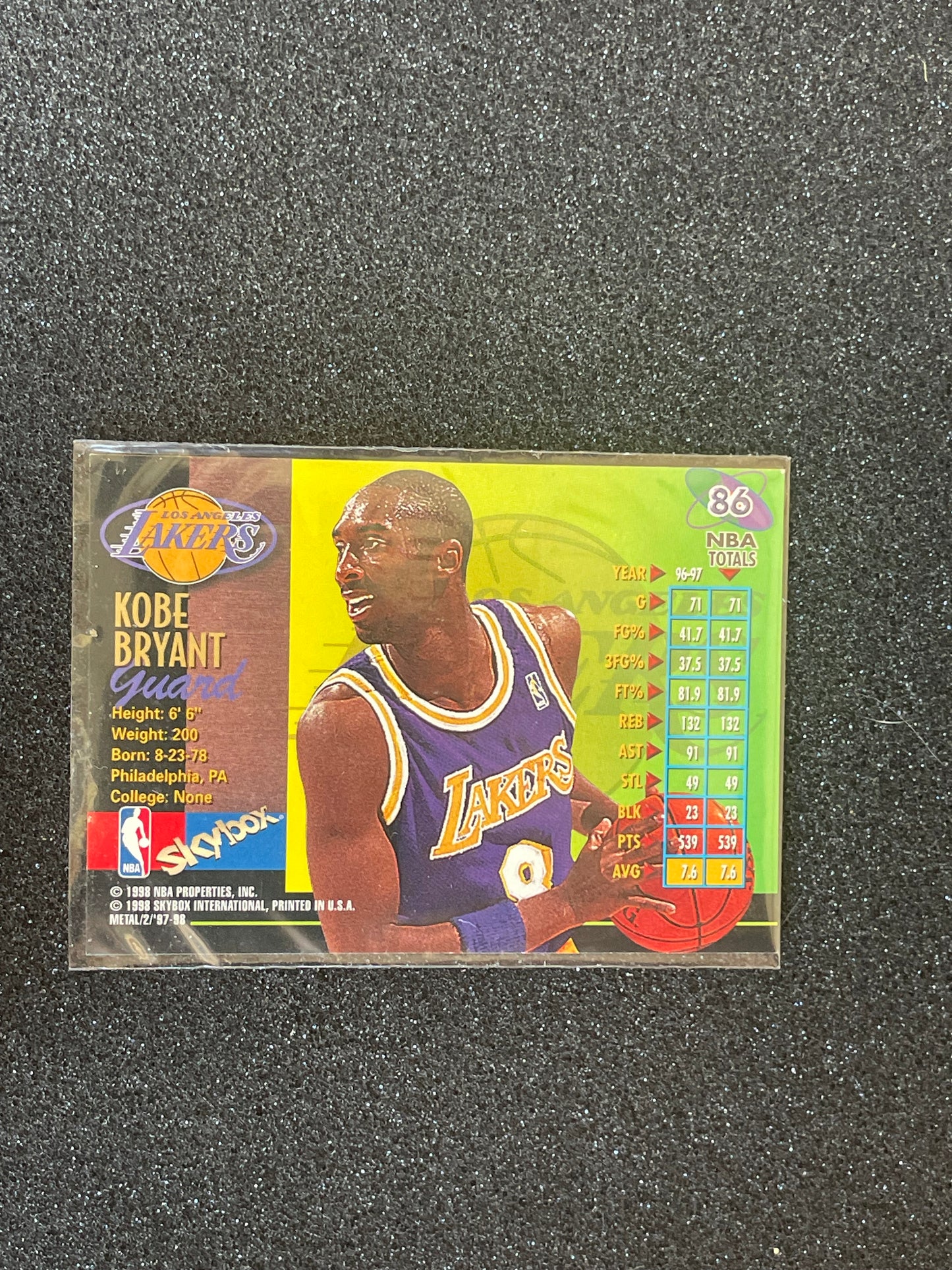 1998 SkyBox Metal Universe Kobe Bryant #86 Los Angeles Lakers Basketball Card